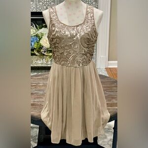 Doe & Rae Boutique Gold Sequin Beaded Sleeveless Cocktail Dress - Small - NWT
